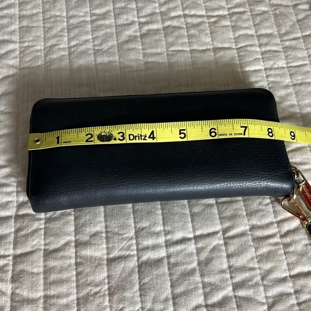 Michael Kors Black Leather Clutch Wallet - Picture 11 of 12